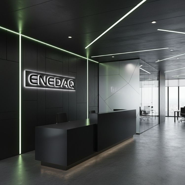 ENEDAQのデータ解析を示す未来的なサーバー室の画像